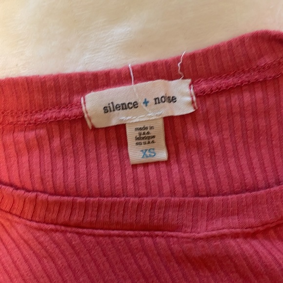 Silence and Noise XS pink crop top - Picture 2 of 2